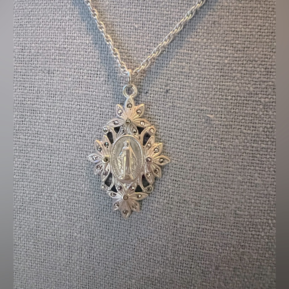 Very Rare Vintage Miraculous Sterling Silver n Marcasite Necklace - Picture 3 of 6